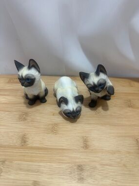 Porcelain kitten figurines, three and a set New and a package